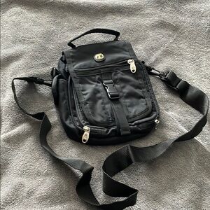 🇨🇦Tracker Black Crossbody Bag